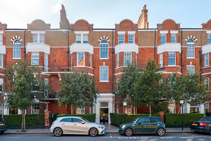 3 Bedroom Flat To Rent In Beaufort Street, Chelsea, SW3