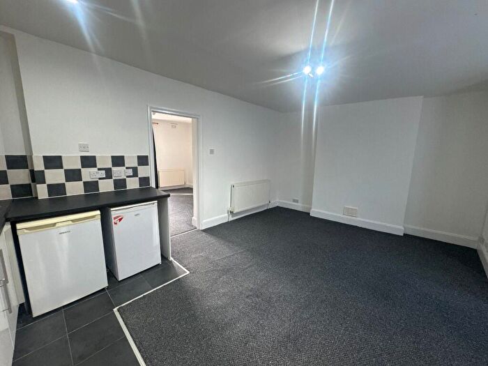 1 Bedroom Flat To Rent In Hermon Hill, London, E11