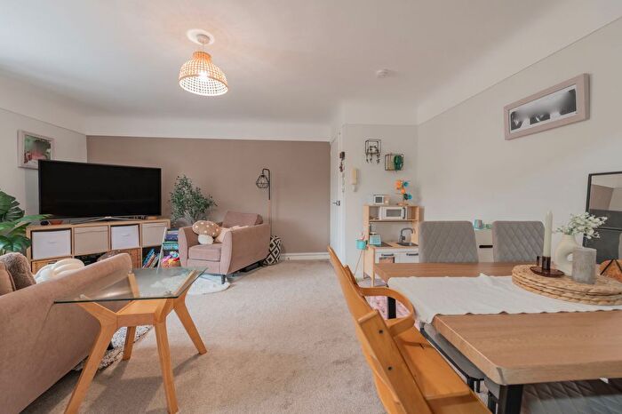 1 Bedroom Flat For Sale In Dornan House, The Avenue, Southampton, SO17