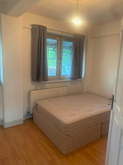 2 Bedroom Flat To Rent In Tower Bridge Road, London, SE1