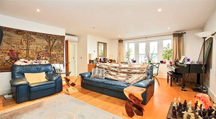 2 Bedroom Flat For Sale In Earls House, Richmond, TW9