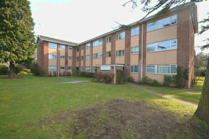 2 Bedroom Apartment To Rent In Brockley Combe, Weybridge, KT13