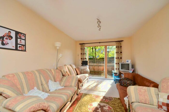 2 Bedroom Flat To Rent In Sovereign Place, Harrow, HA1