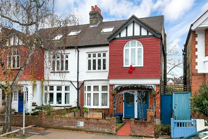 3 Bedroom Flat For Sale In Burlington Avenue, Kew, Surrey, TW9