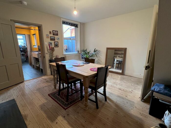 2 Bedroom House To Rent In Gillingham, SP8