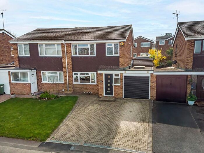 3 Bedroom Semi Detached House For Sale In Orchard Drive, Leighton Buzzard, LU7