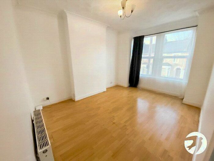 2 Bedroom Maisonette To Rent In Burford Road, Catford, London SE6