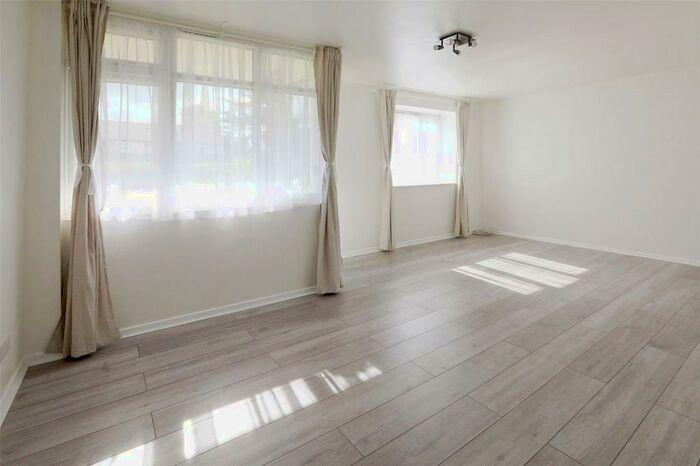 2 Bedroom Apartment To Rent In Chelwood, Oakleigh Road North, Whetstone, London, N20