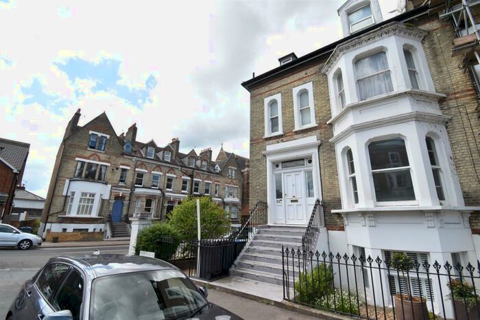 2 Bedroom Apartment To Rent In North Road, Surbiton, KT6