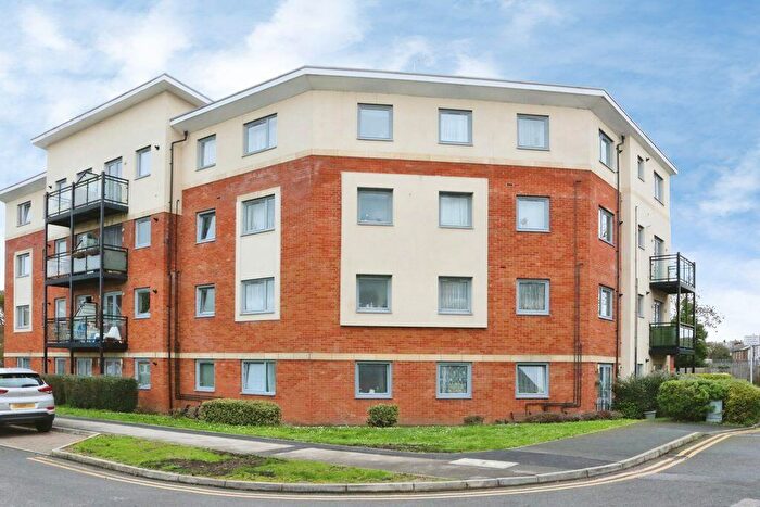 2 Bedroom Flat For Sale In Denton Way, Langley, SL3