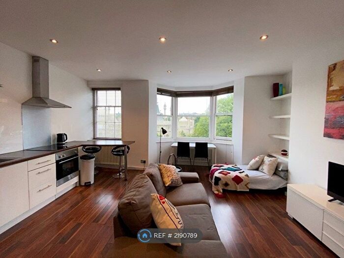 2 Bedroom Flat To Rent In Pavilion Parade, Brighton, BN2