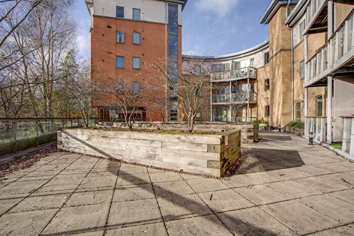2 Bedroom Apartment For Sale In Ryemead Boulevard, High Wycombe, HP11