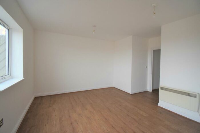 2 Bedroom Flat To Rent In Frances Street London, SE18