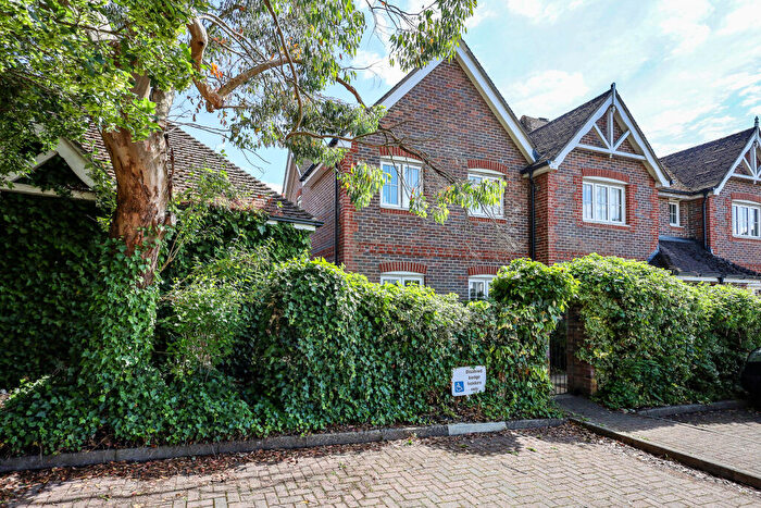 3 Bedroom End Of Terrace House For Sale In Dalley Way, Liss, Hampshire, GU33
