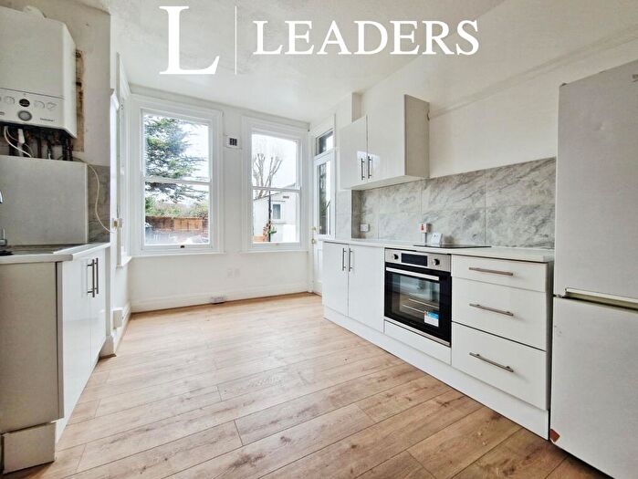 1 Bedroom Flat To Rent In Fairfax Drive, SS0