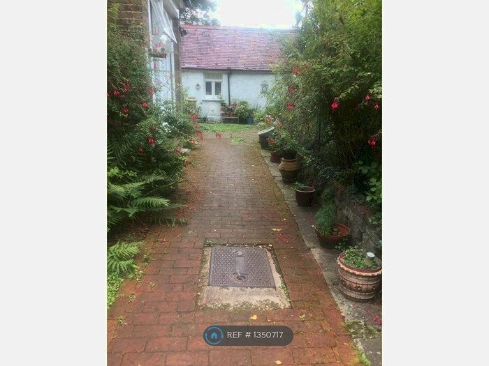 Studio To Rent In Epsom, Epsom, KT18