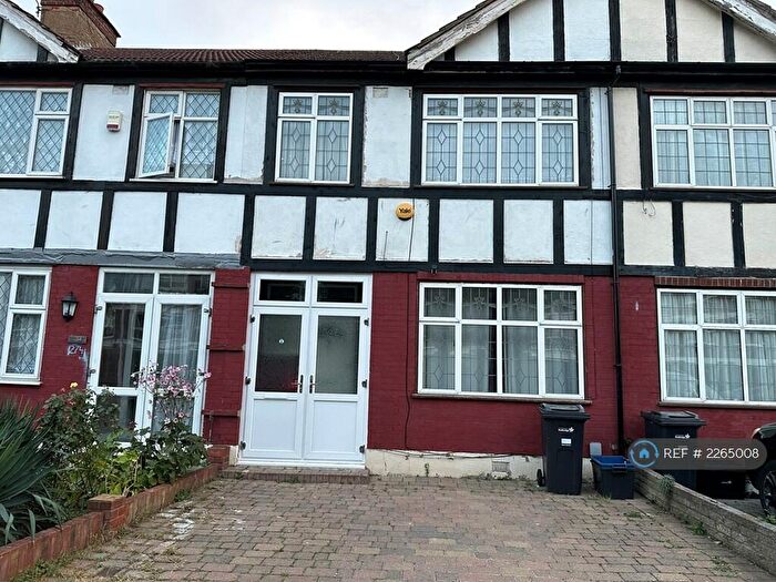 4 Bedroom Terraced House To Rent In Horns Road, Ilford, IG6