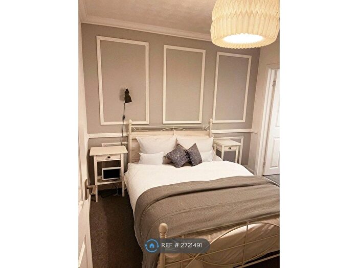 3 Bedroom End Terrace House To Rent In Hawk Cottage, Reading, RG1