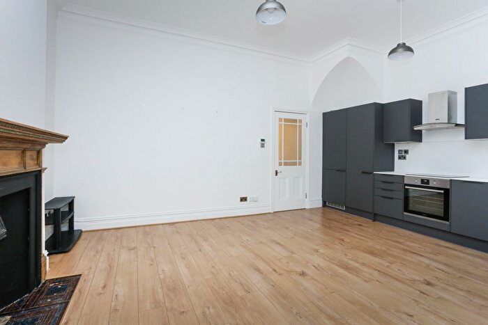 1 Bedroom Flat To Rent In Fairholme Road, London, W14