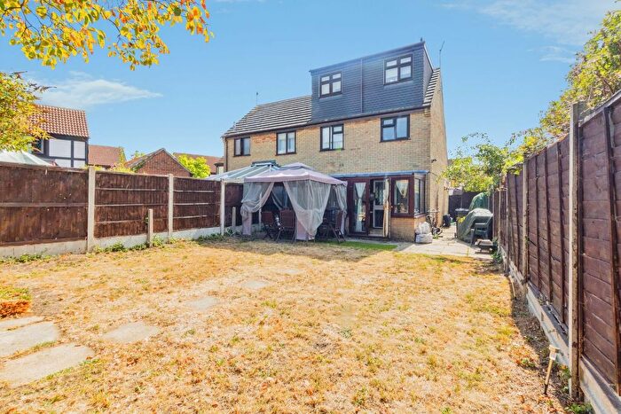 4 Bedroom Semi-detached House For Sale In Berkley Close, Highwoods, CO4
