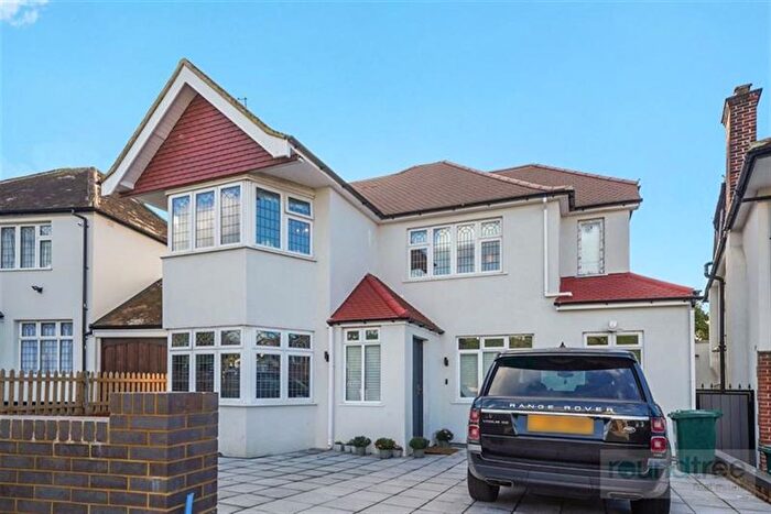 5 Bedroom Detached House For Sale In Talbot Crescent, Hendon, NW4