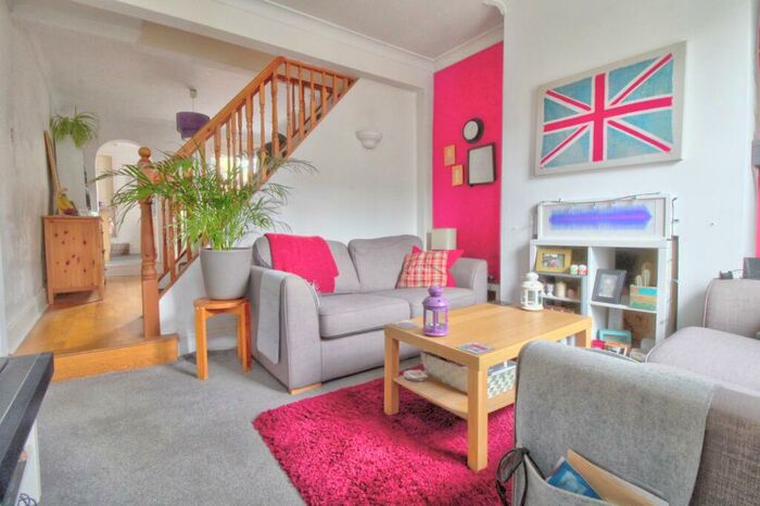 2 Bedroom End Of Terrace House For Sale In St. Pauls Road, Luton, LU1