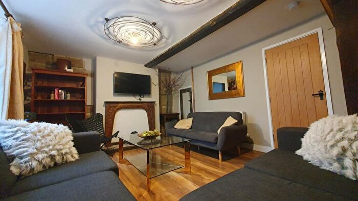 2 Bedroom Apartment To Rent In The Square, Kenilworth, Warwickshire, CV8