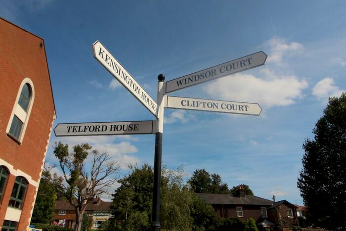1 Bedroom Apartment To Rent In Clifton Court, Corner Hall, Hemel Hempstead, Hertfordshire, HP3