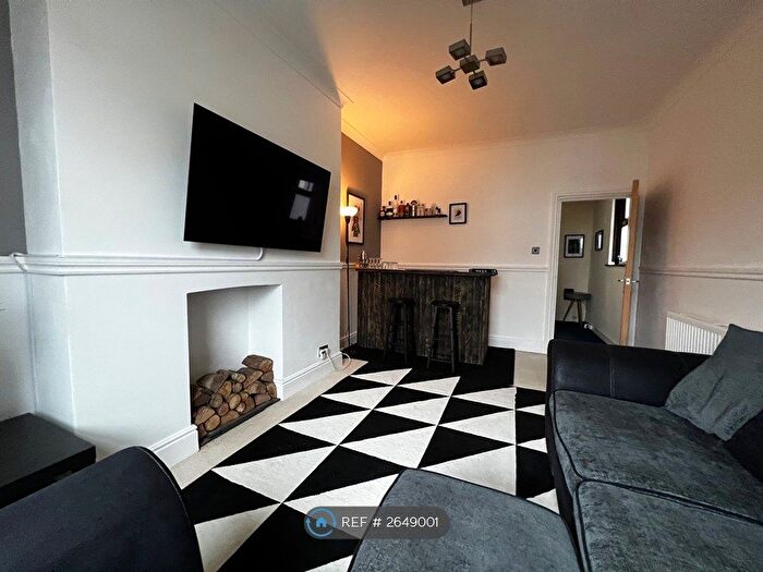 2 Bedroom Flat To Rent In Claude Road, Cardiff, CF24