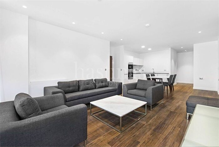 3 Bedroom Flat To Rent In Hornbeam House, Quebec Way, Canada Water, SE16