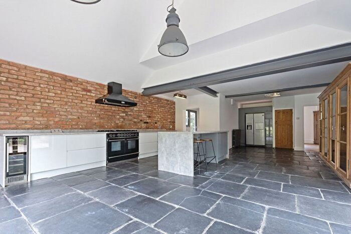 4 Bedroom Detached House For Sale In Tudor Close, Wallington, SM6