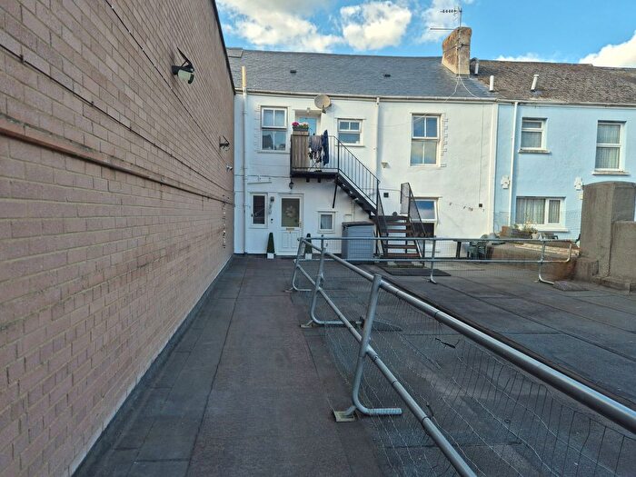 2 Bedroom Flat For Sale In Hopkins Lane, Newton Abbot, TQ12