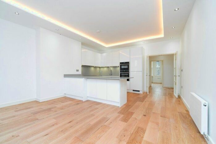 2 Bedroom Flat To Rent In Lyndhurst Road, London, NW3