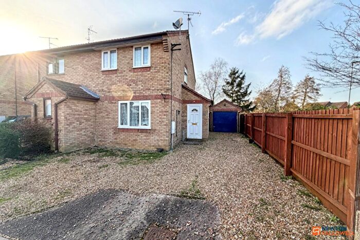 2 Bedroom Semi Detached House For Sale In Wycliffe Grove, Werrington, Peterborough, PE4