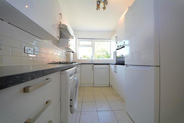 2 Bedroom House To Rent In Cedar Drive, London, N2