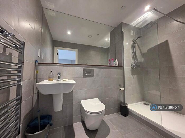 1 Bedroom Flat To Rent In Springwell Gardens, Leeds, LS12