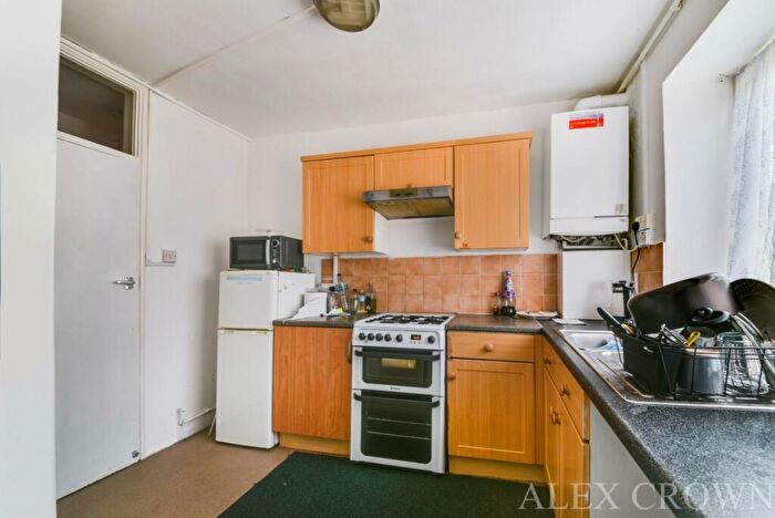 4 Bedroom Flat To Rent In Shacklewell Road, Stoke Newington, N16