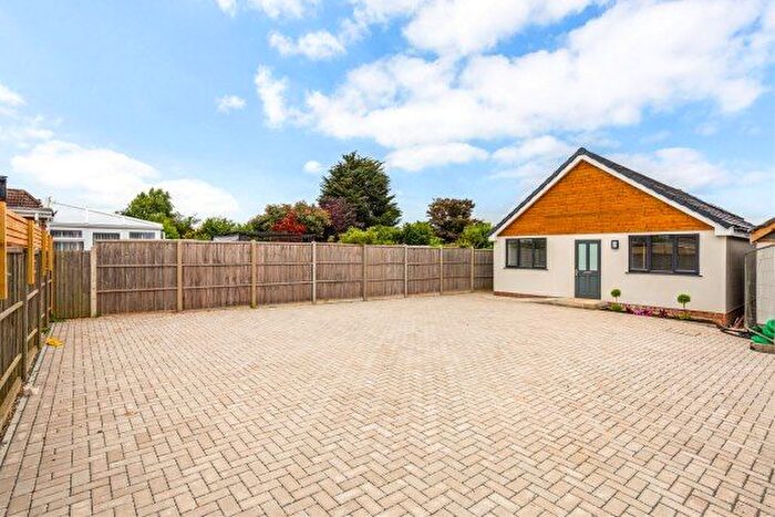 3 Bedroom Bungalow To Rent In Obelisk Close, Southampton, SO45