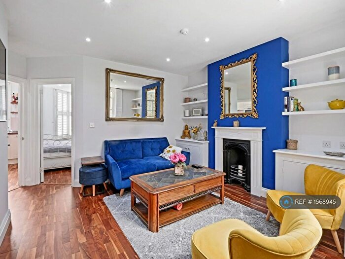 2 Bedroom Flat To Rent In Warriner Gardens, Battersea, SW11