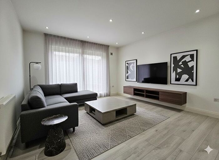 3 Bedroom Flat To Rent In Kings Road, Wimbledon, SW19