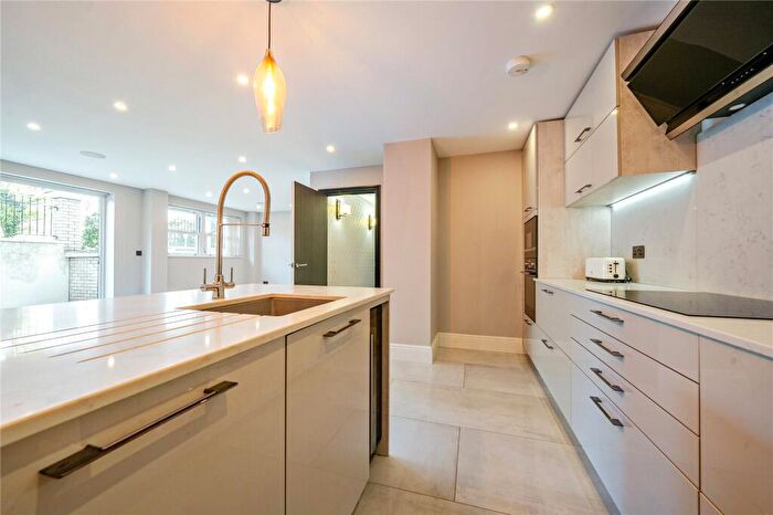 3 Bedroom Flat To Rent In Rowantree Road, Enfield, EN2