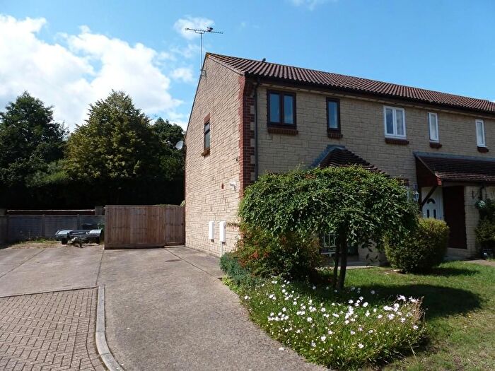 2 Bedroom Property To Rent In Trellech Court, Yeovil, BA21