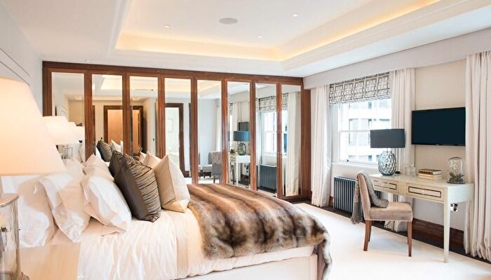 2 Bedroom Flat To Rent In Grosvenor Hill, London, Greater London, W1K