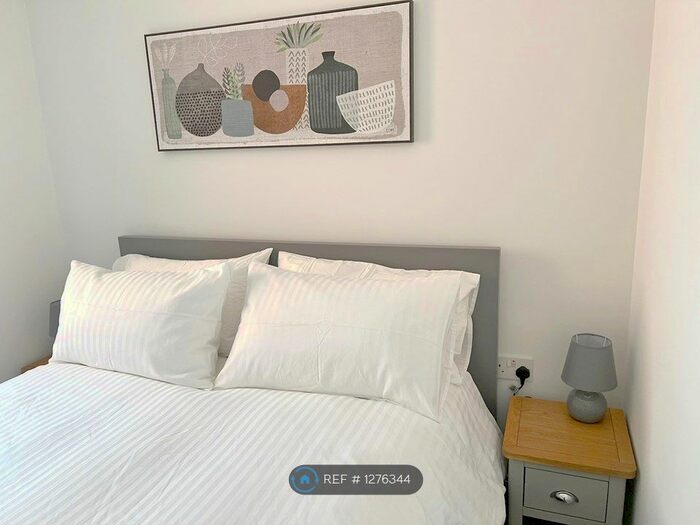 2 Bedroom Flat To Rent In Royal Esplanade, Margate, CT9