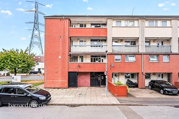 2 Bedroom Flat For Sale In Phipps Bridge Road, Mitcham, CR4