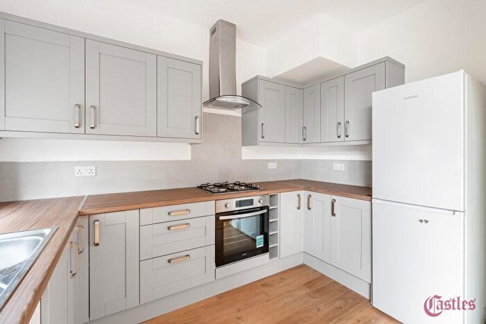 3 Bedroom Terraced House To Rent In Sylvan Avenue, Wood Green, N22