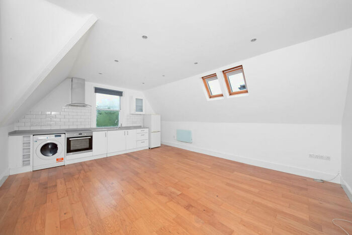 2 Bedroom Apartment To Rent In Lawrie Park Road, Sydenham, London, SE26