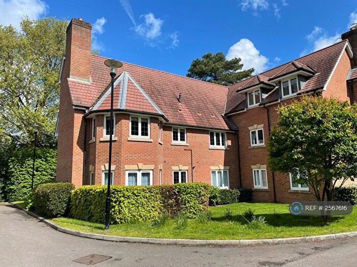 2 Bedroom Flat To Rent In The Lodge, Guildford, GU1