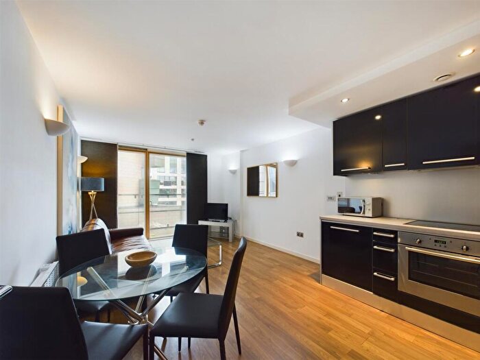 2 Bedroom Apartment To Rent In West Point, Wellington Street, Leeds, LS1