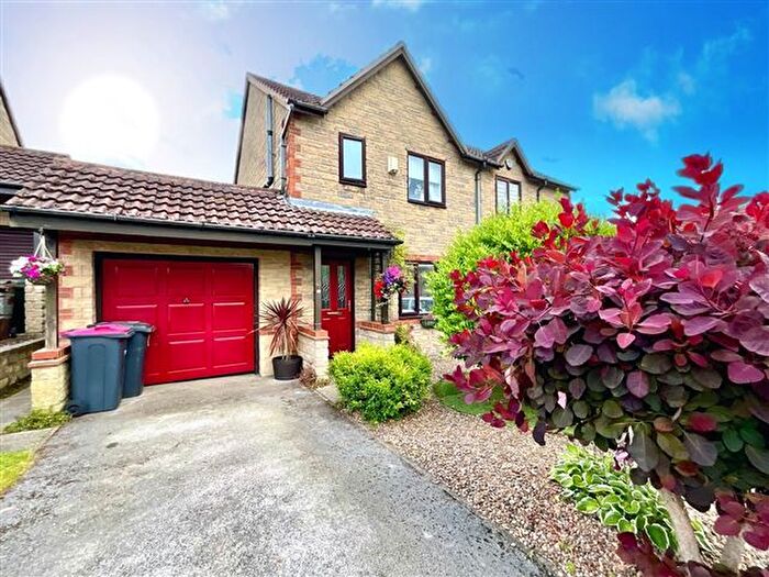 3 Bedroom Semi-Detached House For Sale In De Sutton Place, Harthill, Sheffield, S26